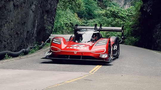 Cursa record a modelului Volkswagen ID.R la Tianmen Mountain în China