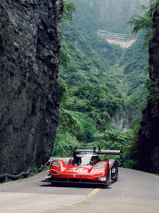 Cursa record a modelului Volkswagen ID.R la Tianmen Mountain în China