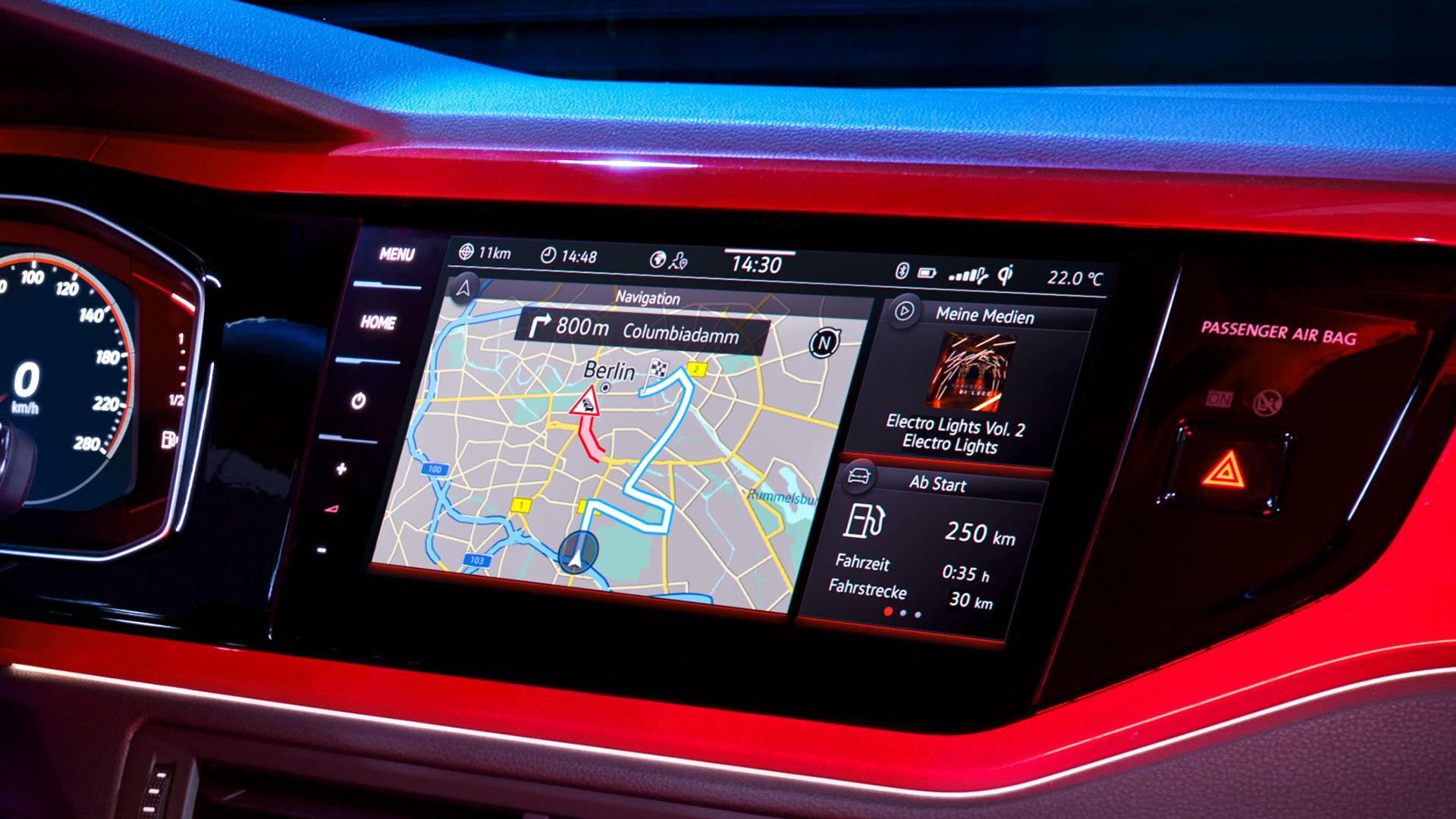 Sistemul Infotainment din modelul Polo GTI poate fi utilizat pentru a afișa datele de navigație în timp real folosind We Connect Plus. 